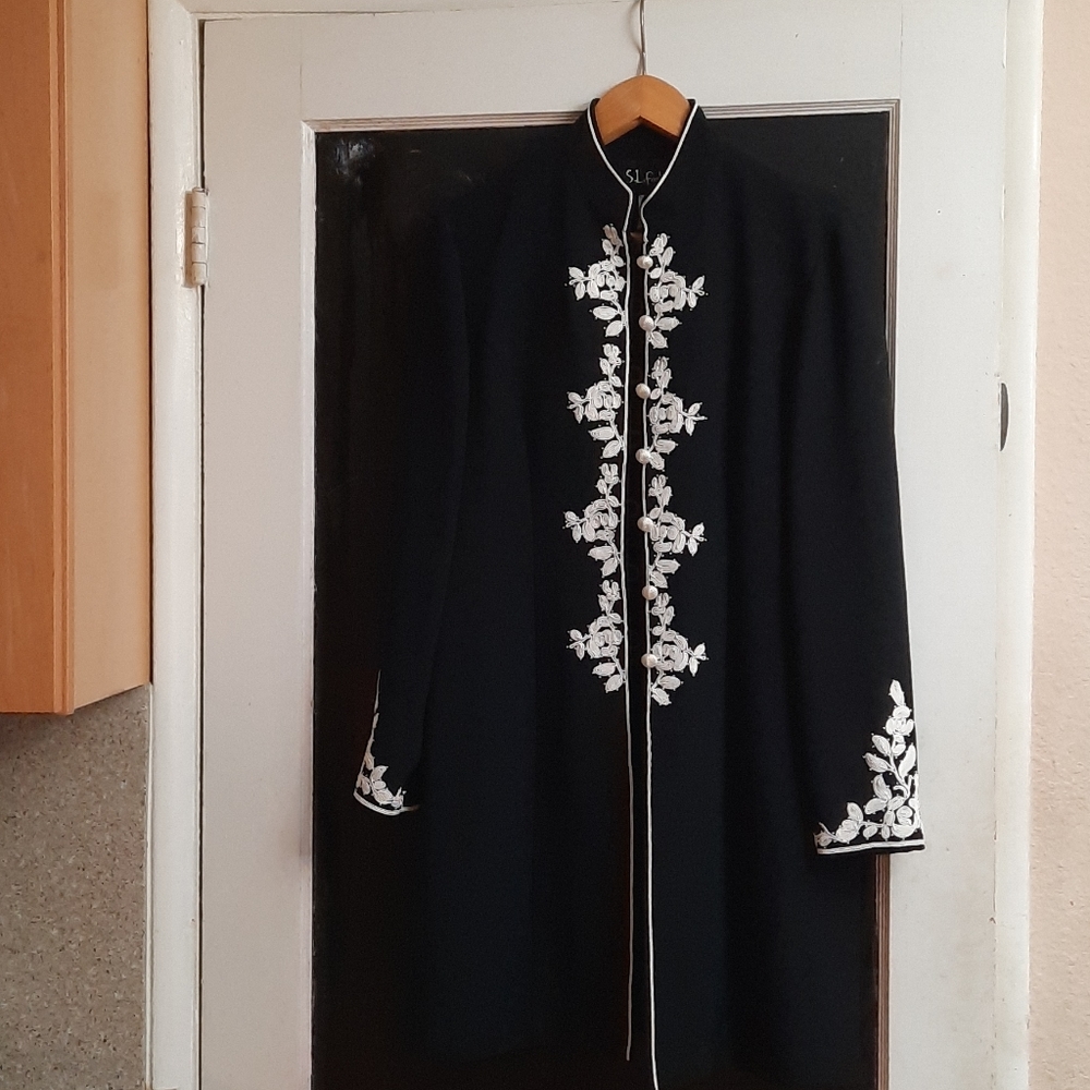 Black w white embroidery long jacket
